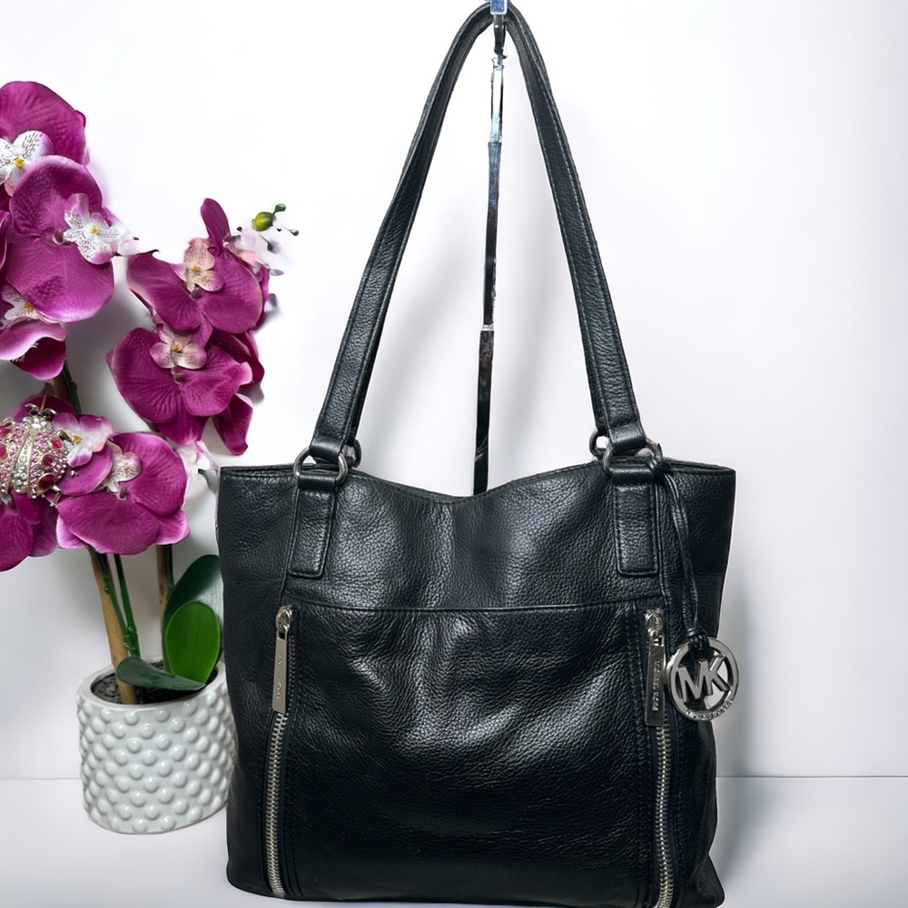 Authentic Michael Kors Double Zip Pebbled Leather Hobo Bag w/ COA